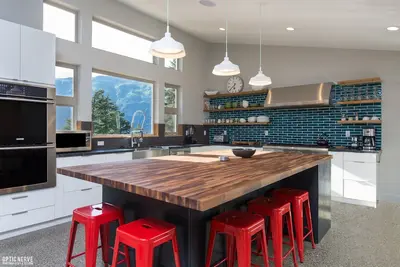 Image de Dream Views & Chef's Kitchen-Modern, Mountain Home w / Hot Tub