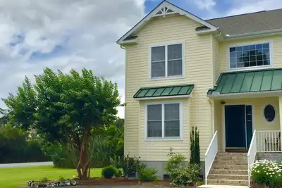 Image de Respectueux Des Animaux! À quelques pas des célèbres terrains de poney et de carnaval de Chincoteague Pony