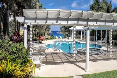 Image de Superbe condo en bord de piscine à quelques pas du paradis de la plongée à terre
