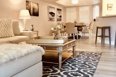 Image de Magnifique Condo De Style De Station Nouvellement MEUBLÉ Dans La PROPRIÉTÉ Arizona Biltmore Gated