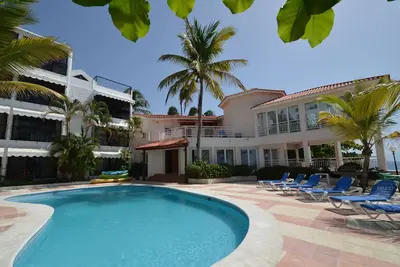 Image de Condo en bord de mer convivial avec piscine, jacuzzi, A / C, Wifi, près de tout