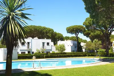 Image de Maison, piscine, jardins et parking près de la plage