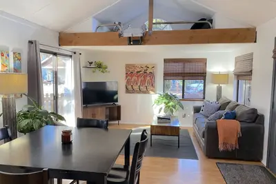 Image de Bluebird Day - River Gem Bungalow Walk to Old Mill / Downtown!