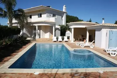 Image de Villa de luxe fantastique avec air conditionné, piscine chauffée solaire, jacuzzi et vue sur la mer!