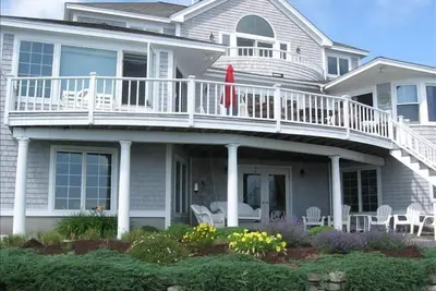 Image de Luxury Oceanfront Accueil avec le phare vues spectaculaires