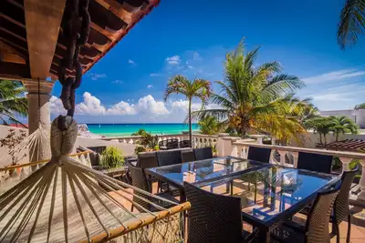 Image de Captivant villa de style méditerranéen dans la communauté haut de gamme de Playacar I