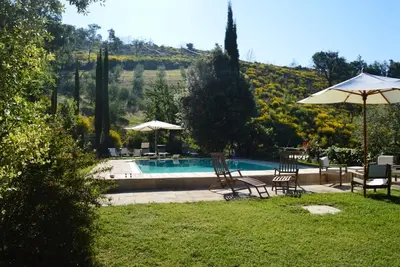Image de Villa de luxe avec grande piscine et vue imprenable sur la montagne