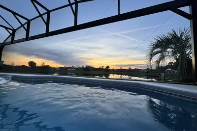 Image de 5 Star Lakefront Pool Home, Grande pêche! Bbq Grill, Hi-Speed ​​Wifi, XBox 360!