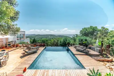 Image de 5 chambres, vue imprenable sur la mer, Es Cubells, piscine à débordement
