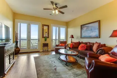 Image de Condo luxueux super spacieux, animaux acceptés, près de la piscine intérieure et du Sdc