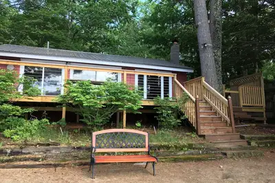 Image de Petit chalet rouge dans le Maine!