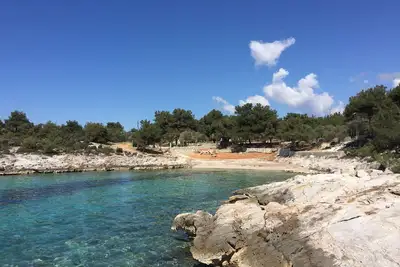 Image de La Villa Isidora a tout pour elle: l'emplacement sur la plage, beaucoup d'espace, de terrain et de charme