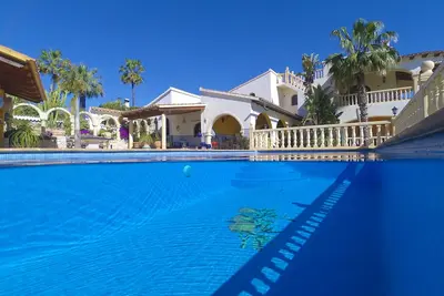 Image de Villa spacieuse avec vue fantastique sur la mer, piscine privée, grandes terrasses