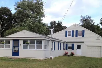 Image de Sunset Breeze- Beach Home. Escapade propre, fraîche et familiale