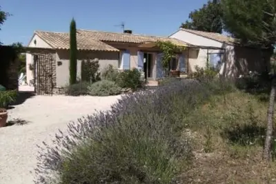 Image de Jolie villa de plain-pied, piscine chauffée, terrain clôturé et fibre optique