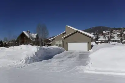 Image de Summit Cove, 3 chambres, 2 salles de bains, et garage 2 voitures minutes de tout! !