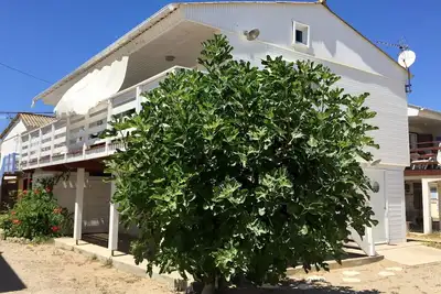Image de Chalet en bord de plage avec terrasse et vue mer à Gruissan