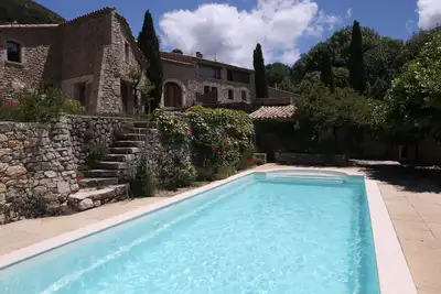 Image de Maison traditionnelle totalement rénovée avec vue sur le Ventoux et piscine