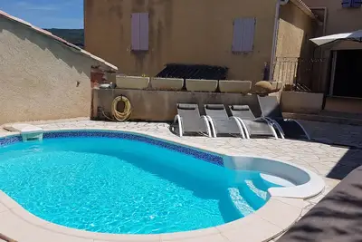 Image de Authentique maison de village de 150 m² avec piscine à deux pas du centre ville