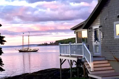 Image de Le joyau du Mid-Coast Oceanfront Cottage sur la plage privée