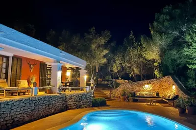 Image de Charmante villa avec sa propre piscine et belle vue sur la nature et la mer