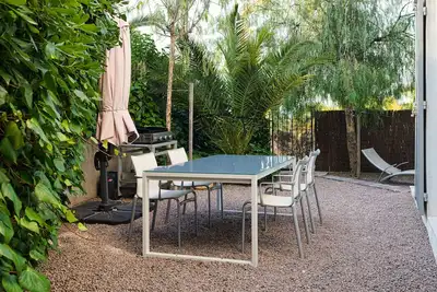 Image de Rez de jardin indépendant avec aperçu mer, 10 mn à pied de la mer
