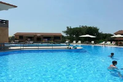 Image de Appartement dans parc avec piscine