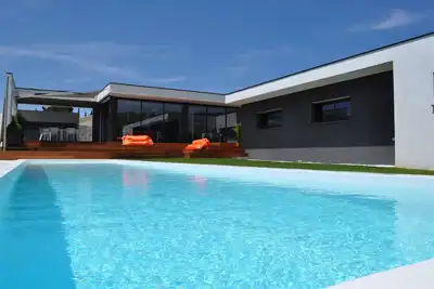 Image de L'Ecrin contemporain : Un cocon moderne et raffiné pour un séjour d'exception