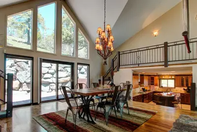 Image de 4000 Sq Ft Luxury Mountain Home. 28 minutes Denver et Ski. Meilleures vues! Jacuzzi! !