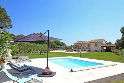 Image de Villa récente 3 chambres, village de charme calme, piscine proche aix et luberon