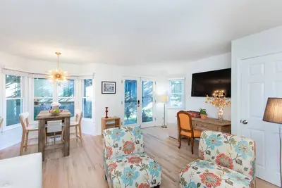 Image de Appartement de jardin isolé niché entre deux victoriens