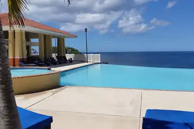 Image de Magnifique style méditerranéen Ocean View Villa, couchers de soleil spectaculaires!