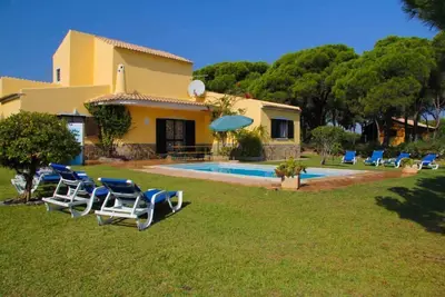 Image de Fantastic Villa w/Large Garden&Private Pool in 3acre Farm-near Quinta do Lago