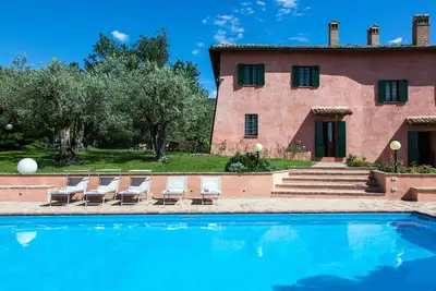 Image de Villa dans un ancien couvent médiéval, piscine et parc, à 15 km d'Assise