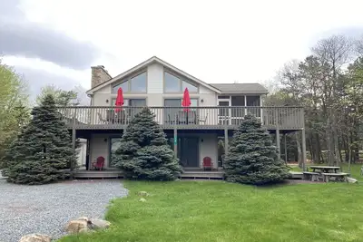 Image de L'Aventure Attend! Récemment rénové! 16 personnes, grand pont, bain à remous, et salle de jeux