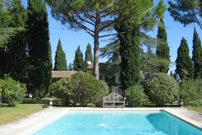 Image de St Rémy de Provence - Charmante maison familiale avec grand jardin et piscine