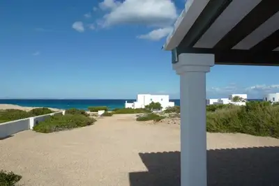 Image de Une maison en bord de mer avec une vue magnifique