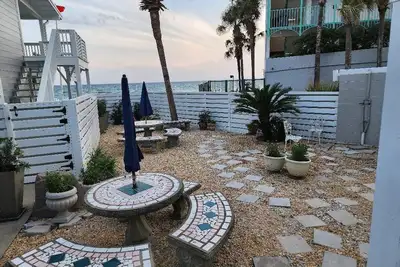 Image de Baby Bahama Lower Cottage, Front de mer, 2 à 6 personnes, 2 Bd 2 Baths, Big Deck