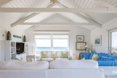 Image de Oceanfront Cottage sur Smith's Point avec de belles vues sur l'eau, nouvelle cuisine