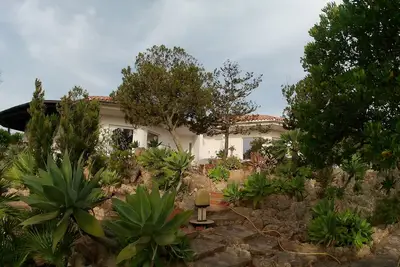 Image de Appartement dans la maison familiale entourée de verdure