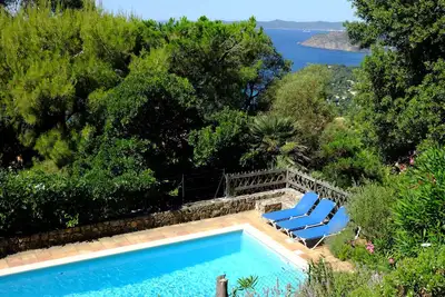 Image de Villa au dessus du Rayol avec une très belle vue mer 180° sur les iles dOr