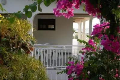 Image de \"La Maison Fleurie\" Haut Lieu de Convivialite. CLim, Wifi' Vue sur Mer