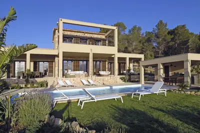 Image de Nouvelle maison de rêve lumineux avec vue panoramique sur les montagnes de Tramuntana