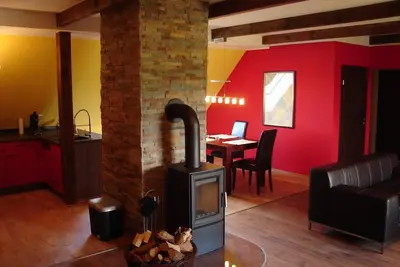 Image de Appartement de vacances exclusif à la mer du Nord perlé directement sur la digue de la mer du Nord sous le toit de roseaux