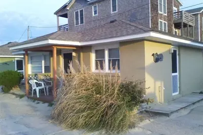 Image de 'Whale-N-Jennings' Milepost 11 Accès direct à l'océan du samedi au samedi.