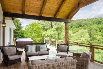 Image de One Of A Kind Maison Sur 36 acres de River Front seulement quelques miles de la ville