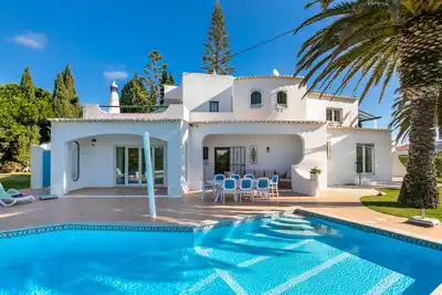 Image de Excellente villa avec piscine à 3 minutes de la plage, climatisation, WiFi