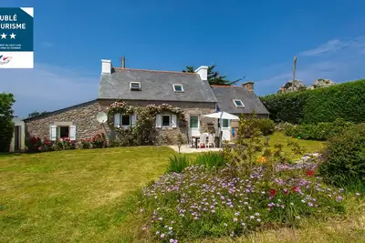 Image de Breton maison en pierre, dans un endroit calme et la plage
