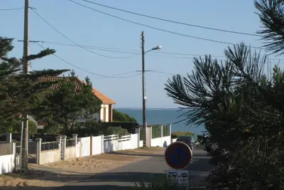 Image de Maison 200m plage 3 chambres prix special selon période.