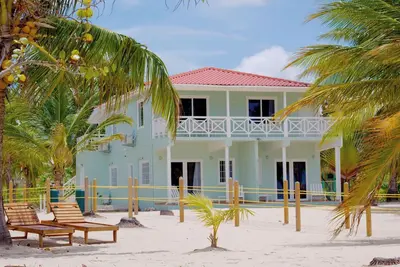 Image de La suite Moonflower: une retraite en bord de mer avec plage privée - taxe hôtelière de 9% incluse!